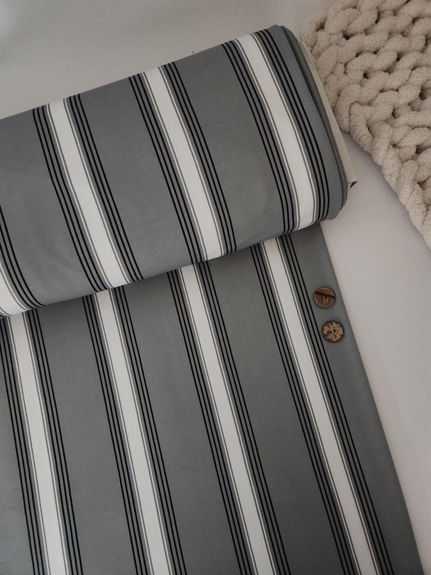 Gray strip dty