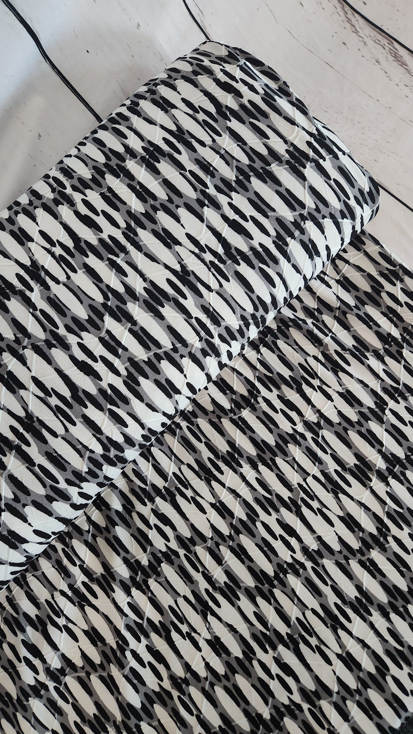 Black and white ity jacquard