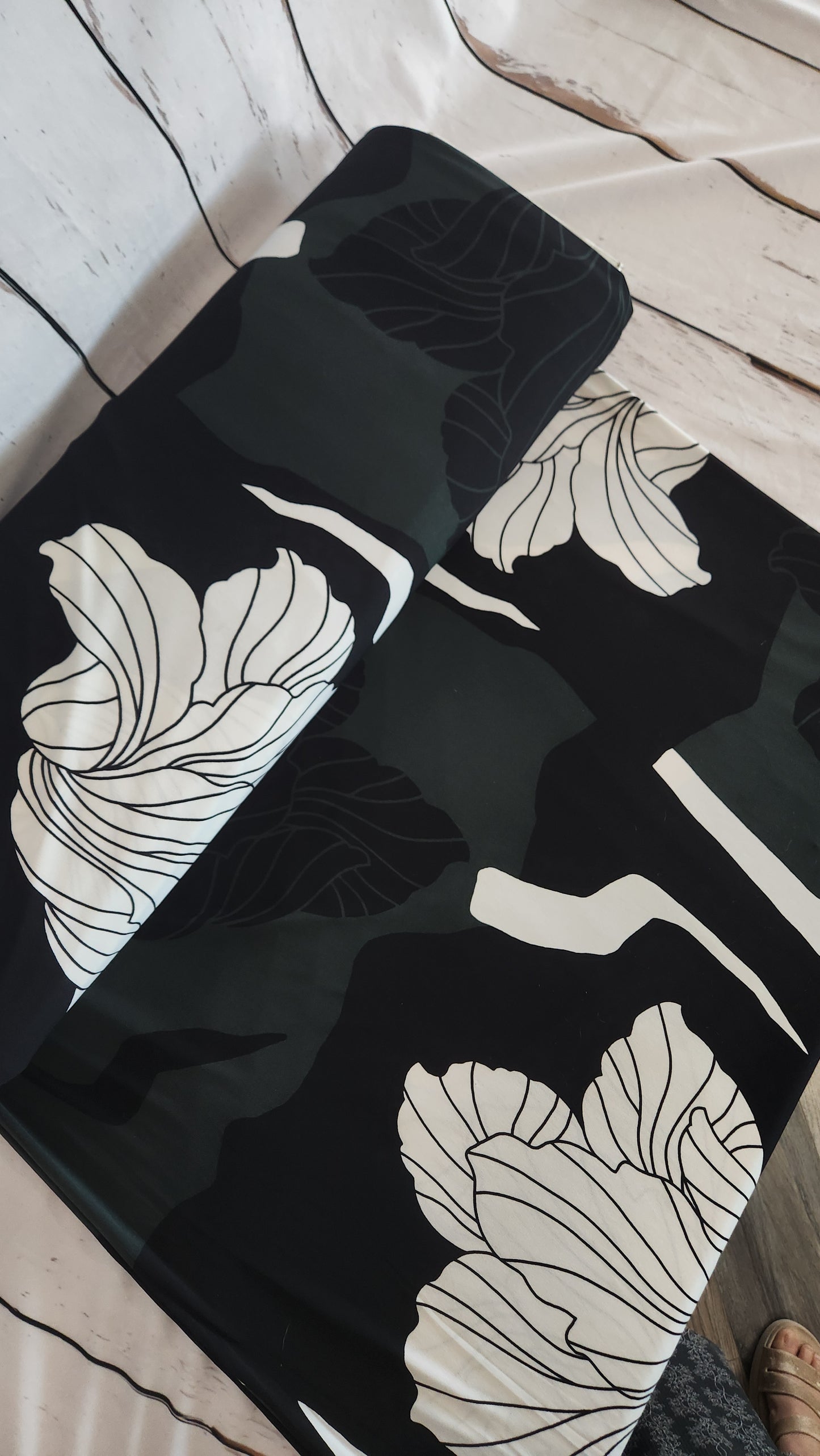 Green/black/white dty knit