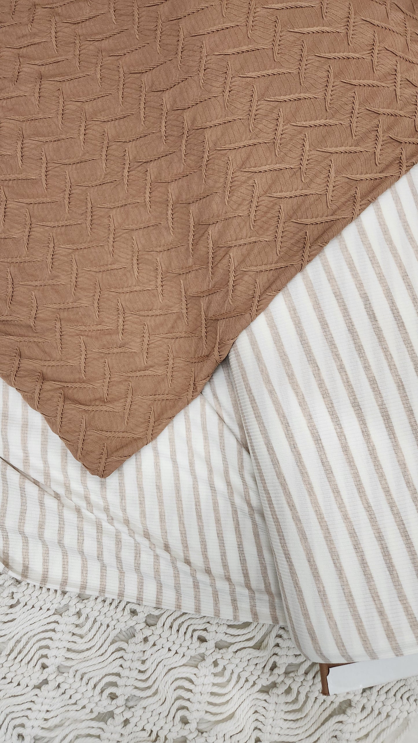 White/tan stripe rib knit