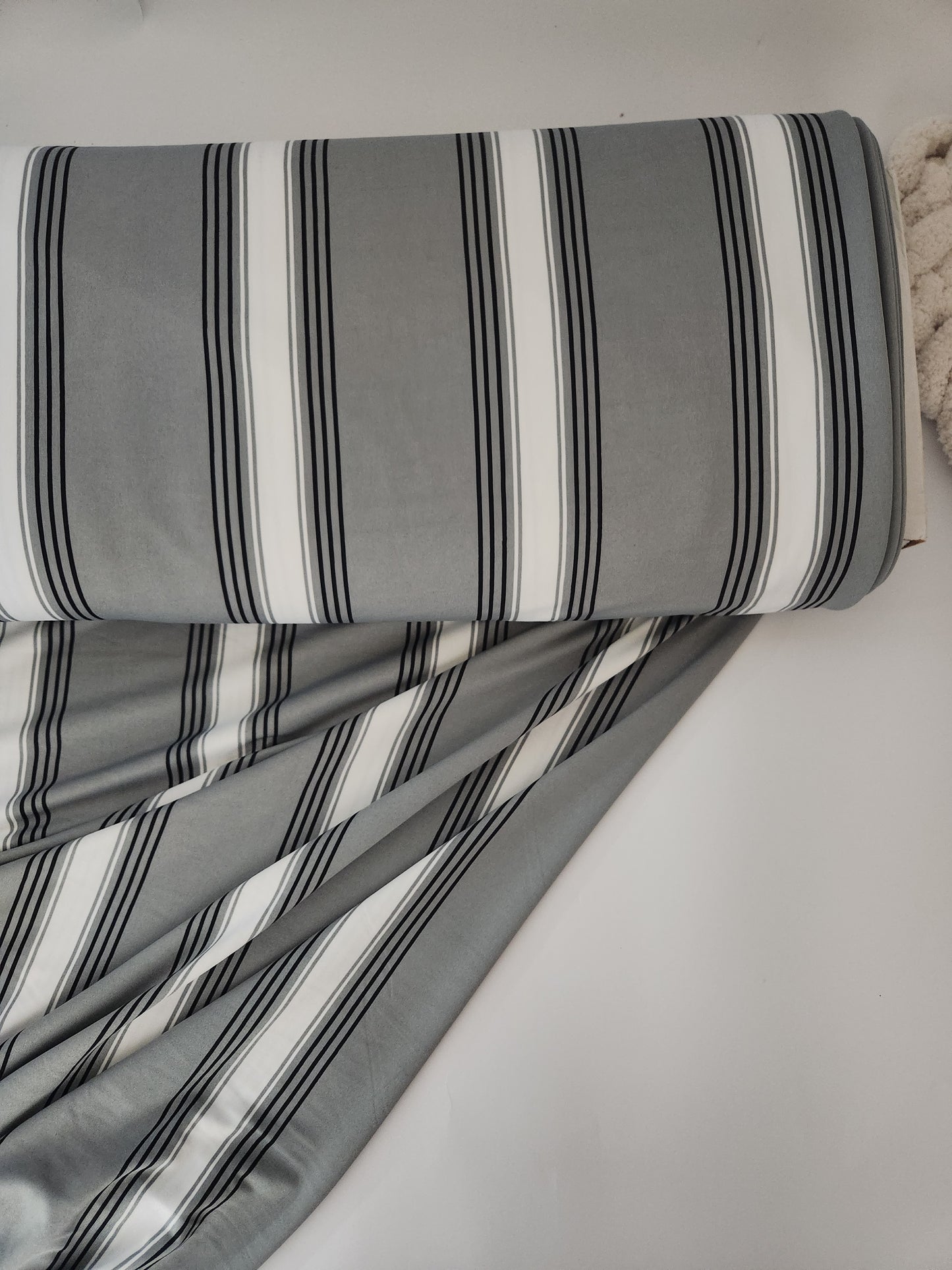 Gray strip dty